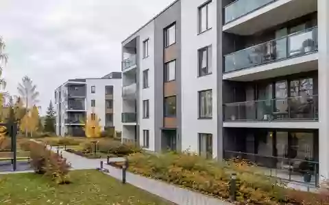 Moderne Fassade eines Wohnkomplexes bei Tageslicht. - Foto: über boerse-global.de
