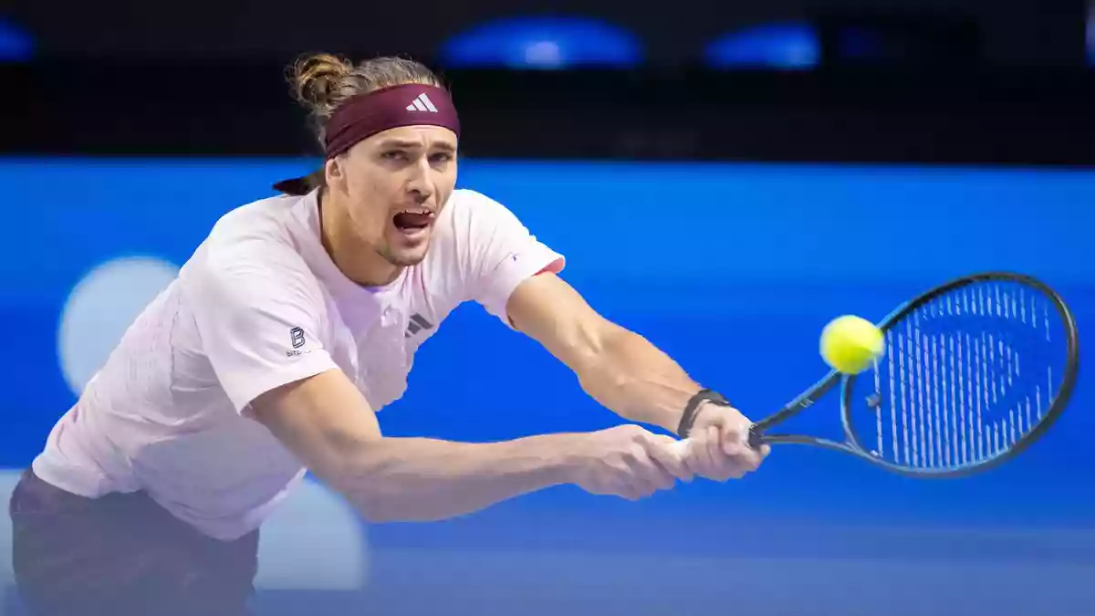 Tennisprofi Alexander Zverev zieht mühelos ins Halbfinale in Wien ein. - Bild: Georg Hochmuth/APA/dpa