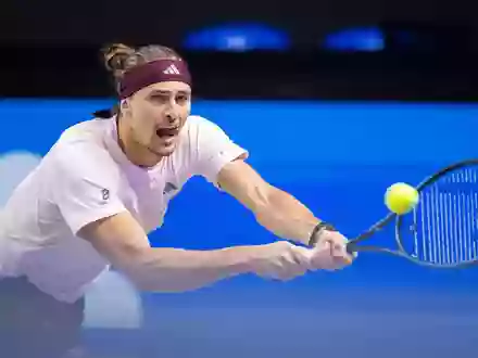 Tennisprofi Alexander Zverev zieht mühelos ins Halbfinale in Wien ein. - Foto: Georg Hochmuth/APA/dpa