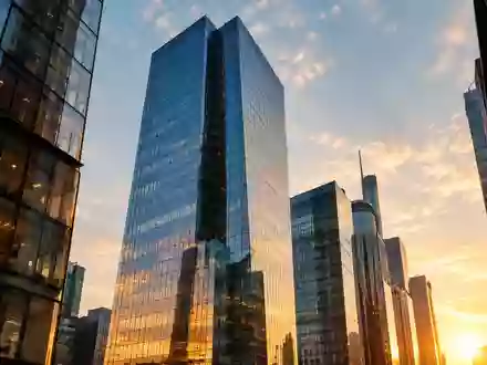 Moderne Bürogebäude im Frankfurter Finanzviertel bei Sonnenuntergang. - Foto: über boerse-global.de