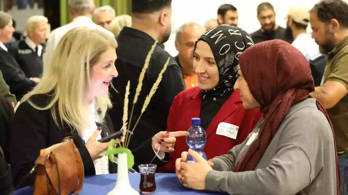 POL-OF: Gemeinsam für ein vielfältiges Miteinander: Interkultureller Abend in Hanau - Bild: presseportal.de
