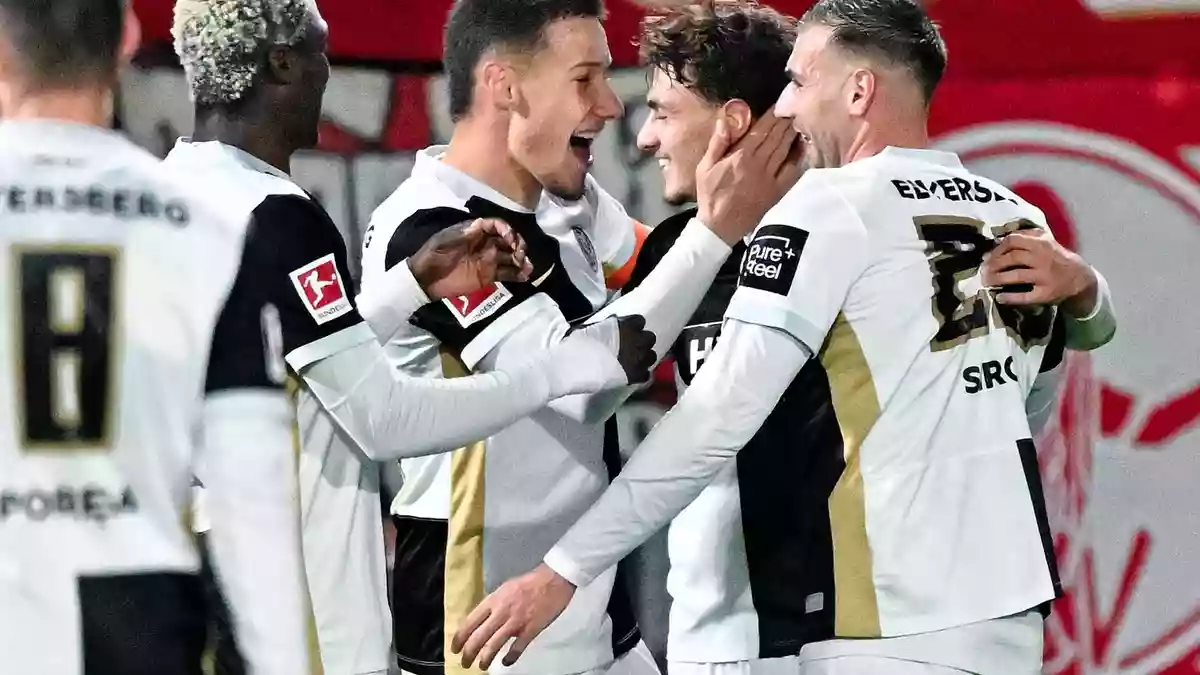 Die SV Elversberg bejubelte gegen Mainz 05 einen verdienten Heimsieg.  - Bild: Uwe Anspach/dpa