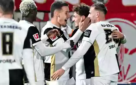 Die SV Elversberg bejubelte gegen Mainz 05 einen verdienten Heimsieg.  - Foto: Uwe Anspach/dpa