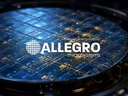 Abstrakte Darstellung eines Halbleiter-Wafers mit leuchtenden Schaltkreisstrukturen in einer industriellen Umgebung. - Foto: über boerse-global.de