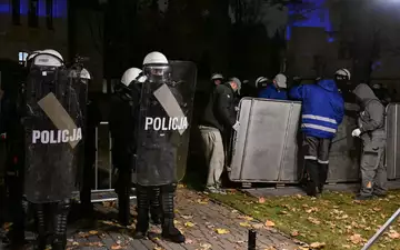 In Polen ist ein langanhaltender Streit um das Verfassungsgericht eskaliert. - Foto: Radek Pietruszka/PAP/dpa