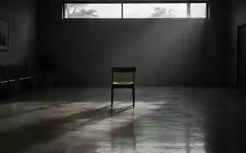Ein leerer, minimalistischer Wartebereich mit einem einzelnen Holzstuhl in einem Raum mit gedämpftem Licht und langen Schatten. - Foto: über boerse-global.de