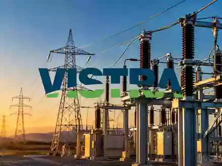 Moderne Hochspannungsinfrastruktur und Strommasten bei Sonnenuntergang als Symbol für den Energiesektor. - Foto: über boerse-global.de
