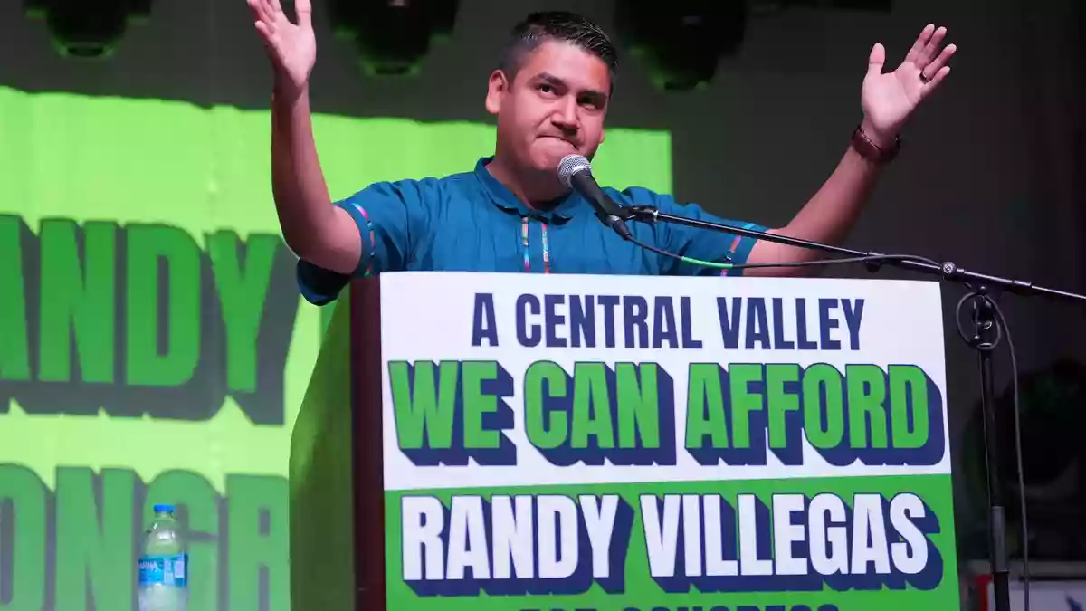 Der Immigranten-Sohn Randy Villegas hat gute Chancen auf einen Wahlsieg für die Demokraten.  - Bild: Jae C. Hong/AP/dpa