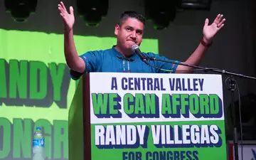 Der Immigranten-Sohn Randy Villegas hat gute Chancen auf einen Wahlsieg für die Demokraten.  - Foto: Jae C. Hong/AP/dpa