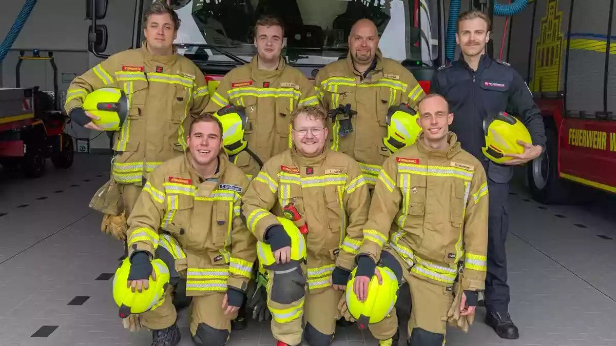 FW-OLL: Sechs neue Drehleitermaschinisten für die Feuerwehr Wildeshausen - Bild: presseportal.de