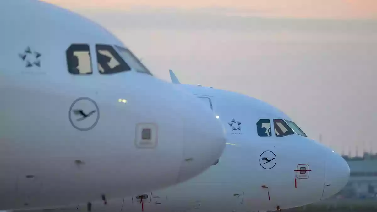 Zwei Hotelgäste sterben nach einem Unfall in einem indischen Luxushotel - eines der Opfer war Mitglied einer Lufthansa-Besatzung. (Illustration) - Bild: Hannes P. Albert/dpa