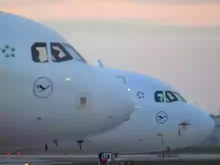 Zwei Hotelgäste sterben nach einem Unfall in einem indischen Luxushotel - eines der Opfer war Mitglied einer Lufthansa-Besatzung. (Illustration) - Foto: Hannes P. Albert/dpa