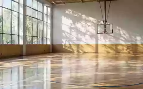 Ein heller, minimalistischer Fitnessraum mit Holzboden und einfallendem Sonnenlicht, der eine ruhige und motivierende Atmosphäre ausstrahlt. - Foto: über boerse-global.de