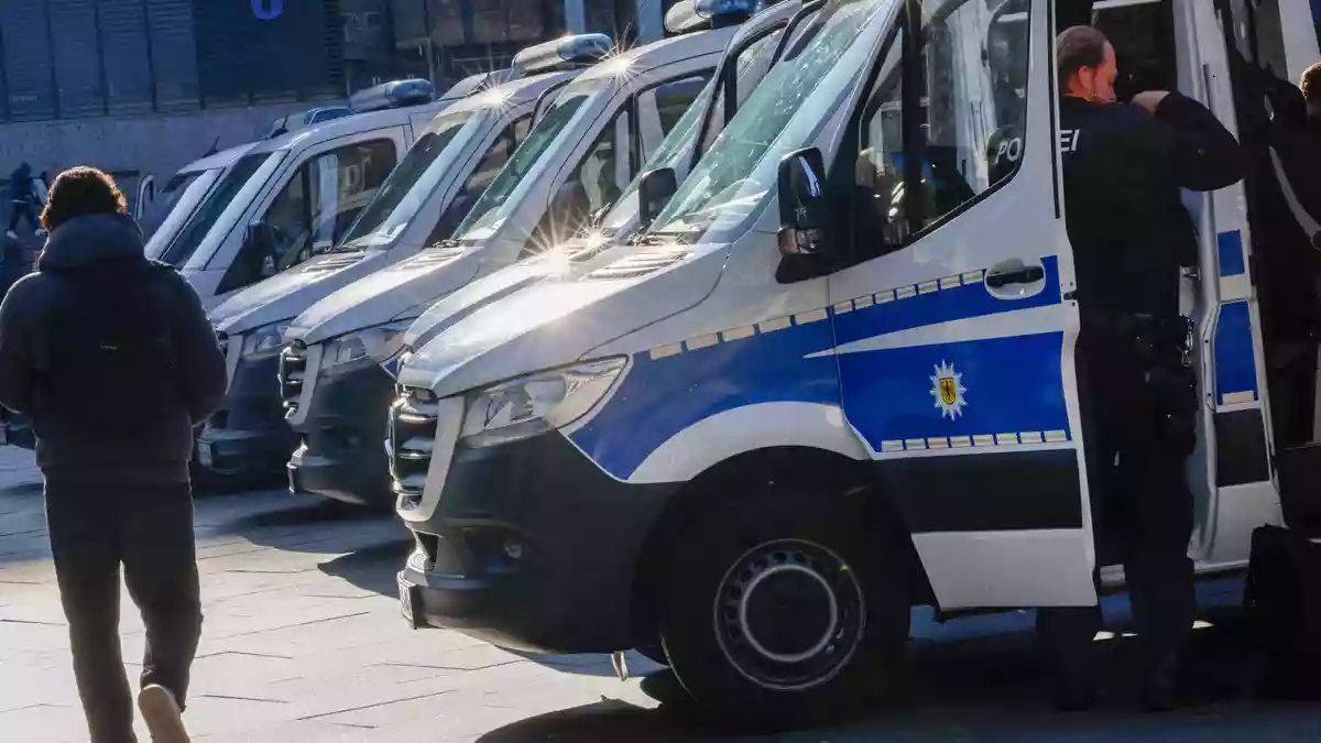 Das Bundesinnenministerium hatte zuletzt keine Hinweise auf geplante Gewalt gesehen - aber vor einer möglichen Vereinnahmung der Proteste gewarnt.  - Bild: Thomas Banneyer/dpa