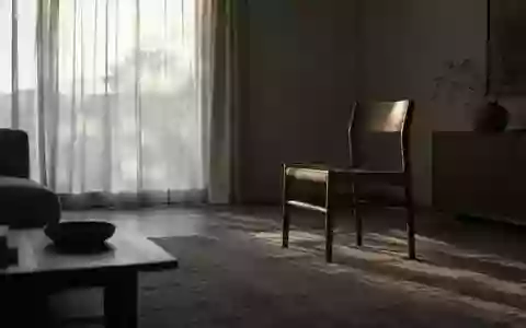 Ein minimalistisches, leerstehendes Wohnzimmer mit sanftem Lichteinfall, das eine Atmosphäre von emotionaler Distanz vermittelt. - Foto: über boerse-global.de