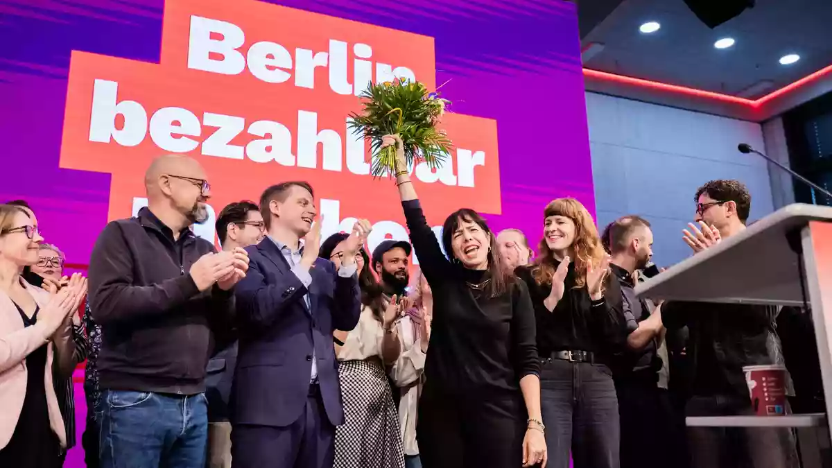 Zum Linken-Parteitag kamen die Delegierten in Lichtenberg zusammen.  - Bild: Christoph Soeder/dpa