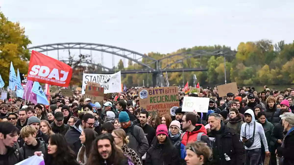 In Frankfurt/Main wurde in der Nähe der Europäischen Zentralbank (EZB) demonstriert. - Bild: Florian Wiegand/dpa