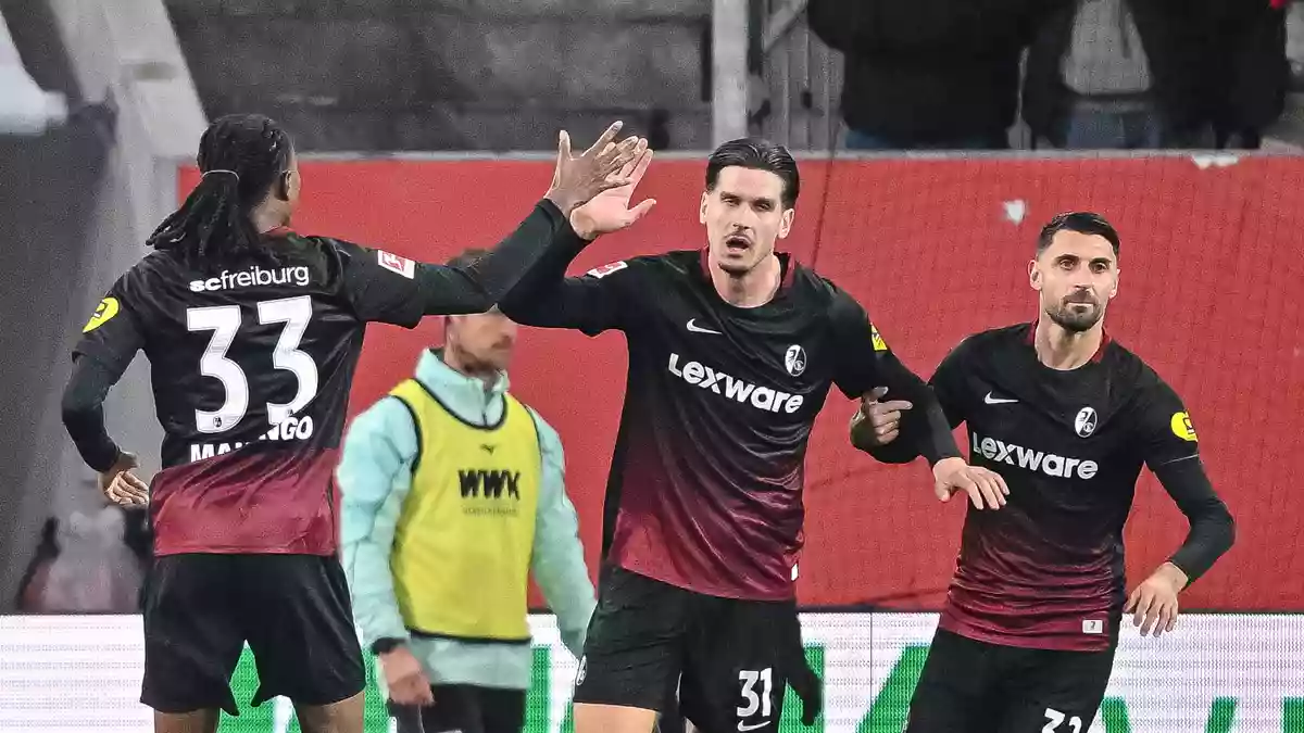 Igor Matanovic (M) zeigt sich beim SC Freiburg eiskalt. - Bild: Harry Langer/dpa