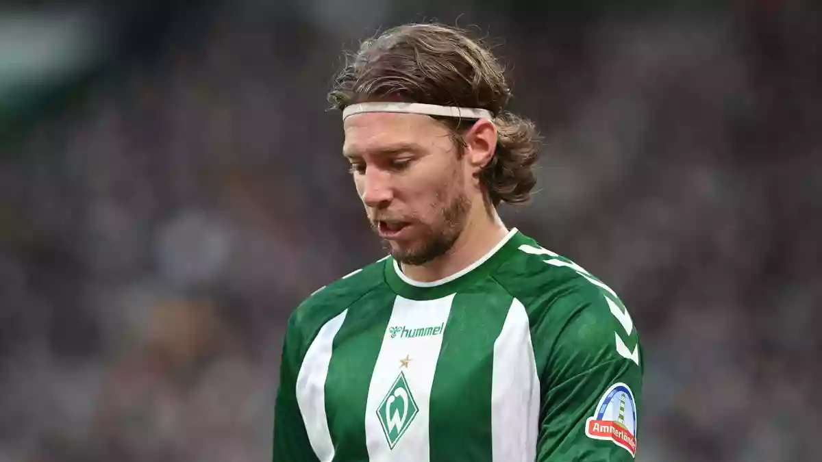 Werder Bremens Mitchell Weiser musste früh ausgewechselt werden. - Bild: Carmen Jaspersen/dpa