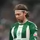 Werder Bremens Mitchell Weiser musste früh ausgewechselt werden. - Bild: Carmen Jaspersen/dpa