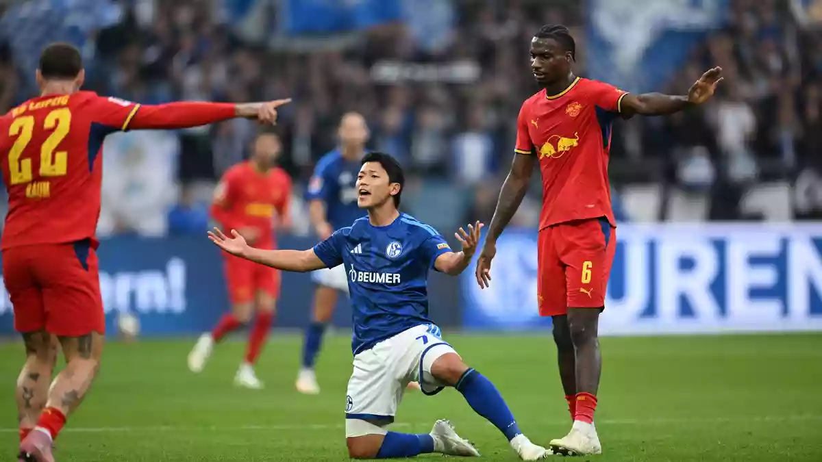 Schalke spielte zunächst mutig, musste dann aber immer wieder Rückschläge hinnehmen.  - Bild: Fabian Strauch/dpa
