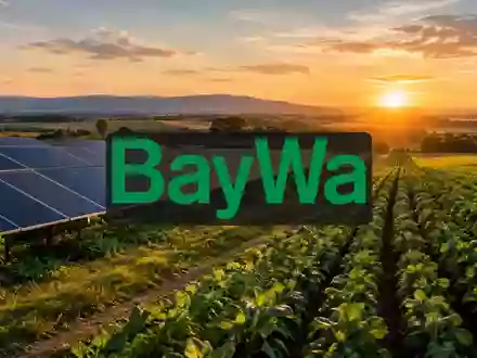 Moderne Photovoltaik-Anlage integriert in eine landwirtschaftliche Fläche bei Sonnenuntergang. - Foto: über boerse-global.de