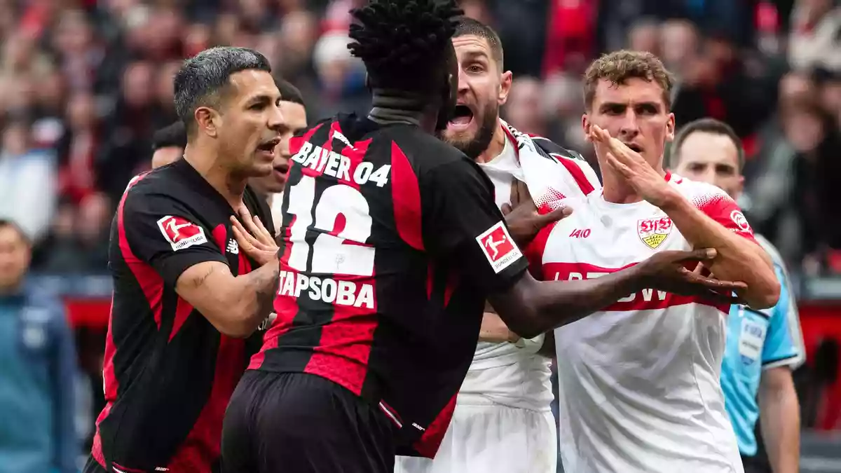 Hitziges Duell zwischen Leverkusen und Stuttgart. - Bild: Marius Becker/dpa