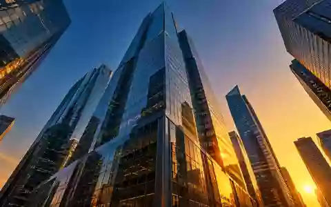 Ein moderner Wolkenkratzer aus Glas und Stahl in einem Finanzviertel zur goldenen Stunde. - Foto: über boerse-global.de