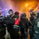 In Frankfurt wurden Polizisten verletzt.  - Bild: Andreas Arnold/dpa