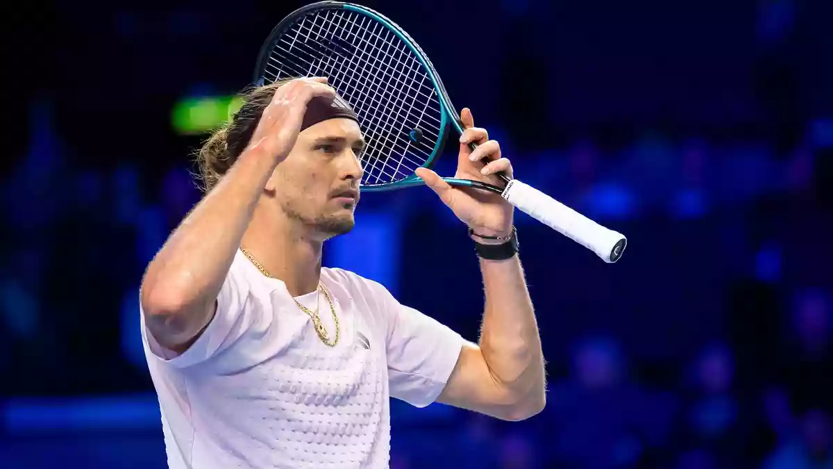 Im Halbfinale von Wien hadert Alexander Zverev immer wieder mit den Bällen.  - Bild: Max Slovencik/APA/dpa