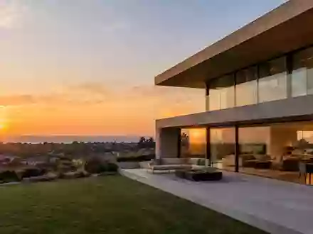 Modernes Wohngebäude bei Sonnenuntergang als Symbol für den Erhalt von Immobilienbesitz. - Foto: über boerse-global.de