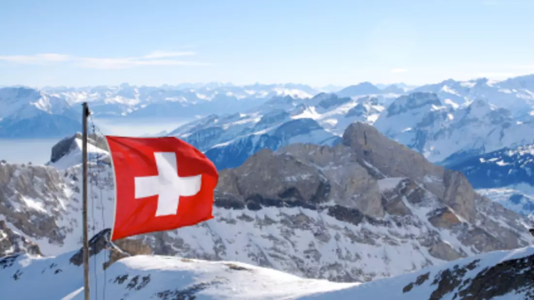Flagge der Schweiz - Bild: iStockphoto.com / assalve