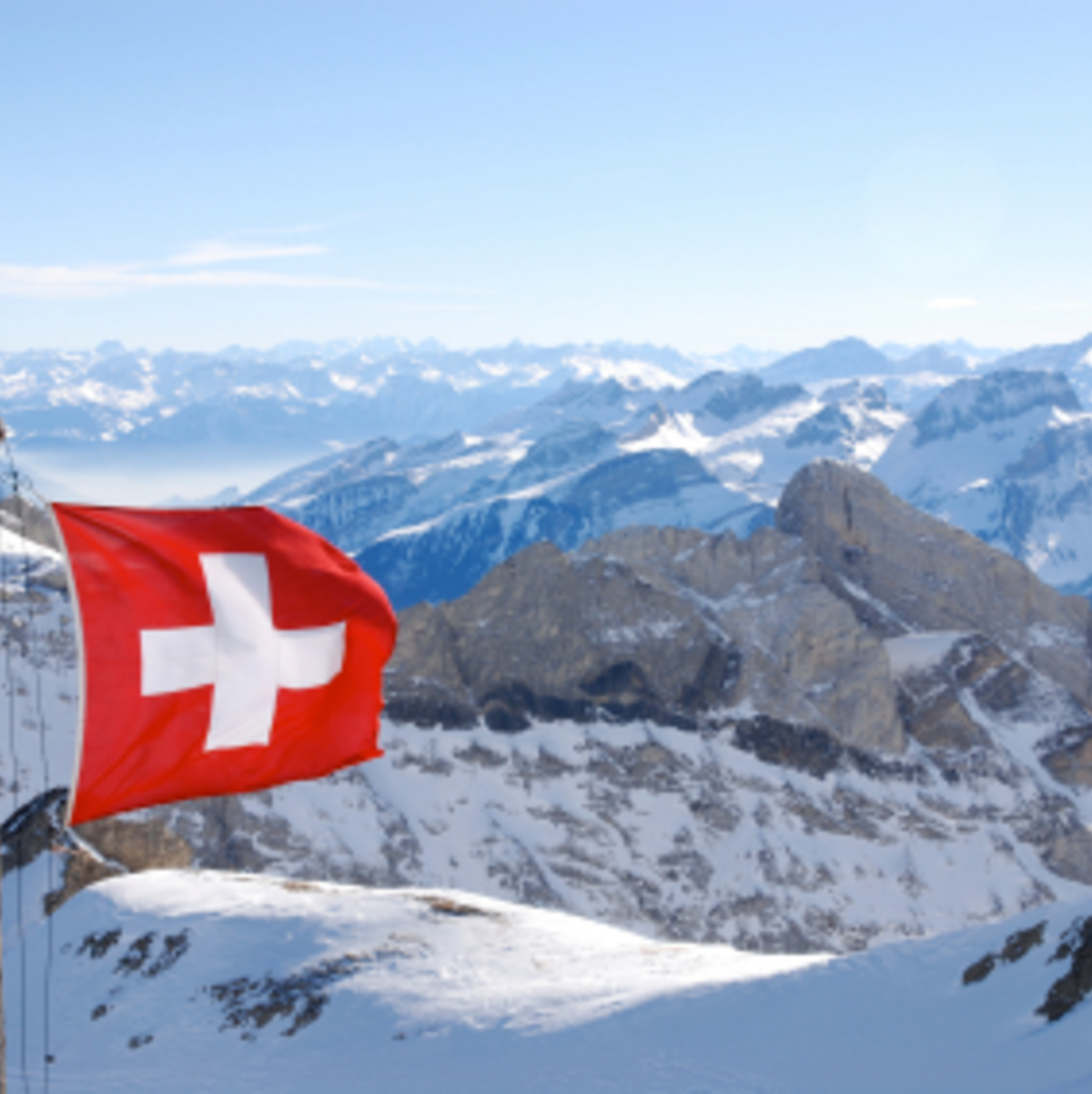 Flagge der Schweiz - Foto: iStockphoto.com / assalve