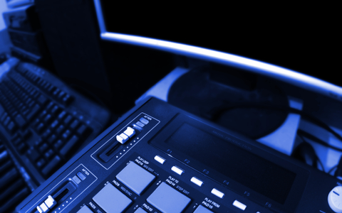 Mischpult - Foto: iStockphoto.com / aurumarcus