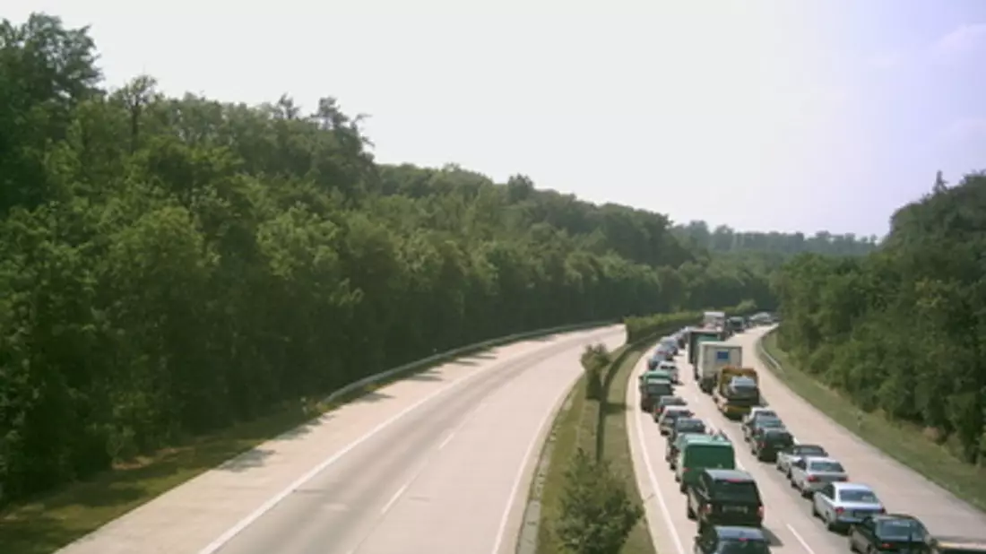 Autobahn - Bild: Fotolia.com / Ingo Steckhan