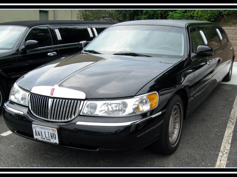 Limousine - Foto: © flickr.com/ bsabarnowl