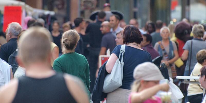 Menschen in einer Fußgängerzone - Foto: über dts Nachrichtenagentur