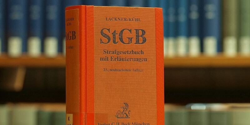 Das Strafgesetzbuch in einer Bibliothek (Archiv) - Foto: über dts Nachrichtenagentur
