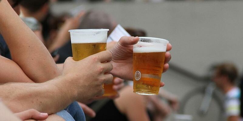 Biertrinker (Archiv) - Foto: über dts Nachrichtenagentur