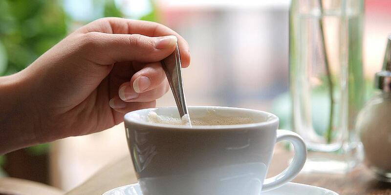 Eine Tasse Kaffee in einem Café (Archiv) - Foto: über dts Nachrichtenagentur