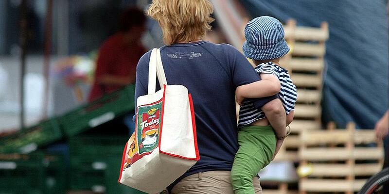 Frau mit Kind (Archiv) - Foto: über dts Nachrichtenagentur