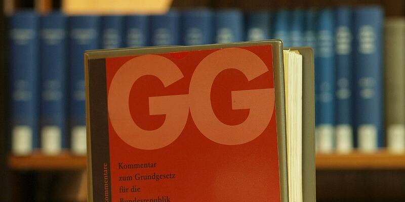 Ausgabe des Grundgesetzes in einer Bibliothek (Archiv) - Foto: über dts Nachrichtenagentur