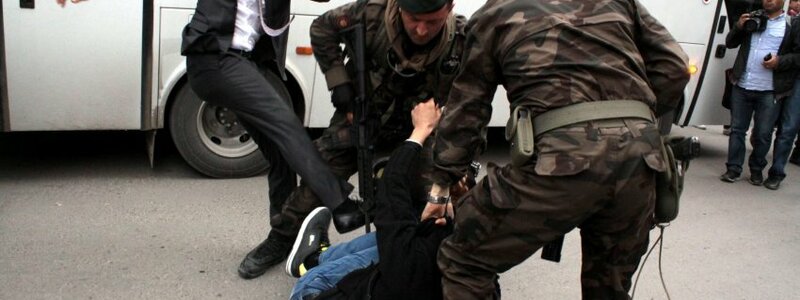 Erdogan-Berater am Knie verletzt - Foto: Günther Lause