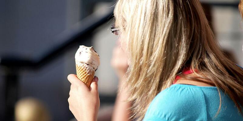 Frau mit Eis (Archiv) - Foto: über dts Nachrichtenagentur