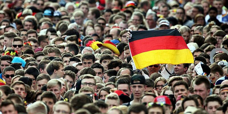 Fußballfans auf der Berliner Fanmeile (Archiv) - Foto: über dts Nachrichtenagentur