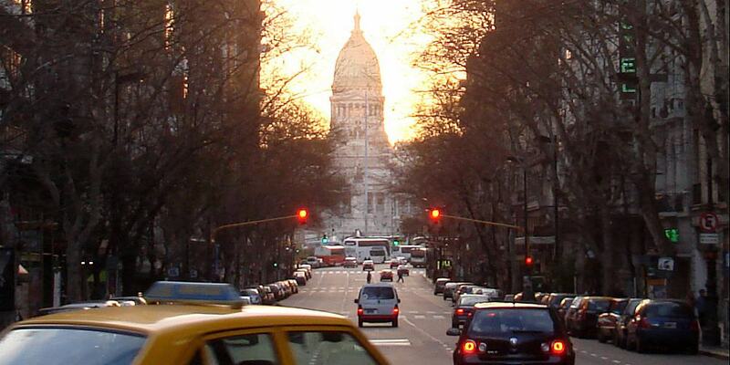 Straßenszene in Buenos Aires vor Argentinischem Nationalkongress (Parlament) (Archiv) - Foto: über dts Nachrichtenagentur