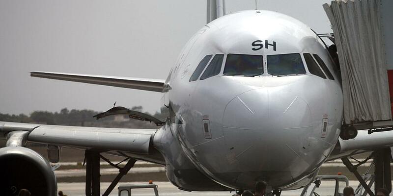 Flugzeug mit Passagieren auf dem Rollfeld - Foto: über dts Nachrichtenagentur