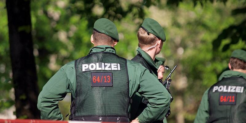 Polizisten an einer Absperrung (Archiv) - Foto: über dts Nachrichtenagentur