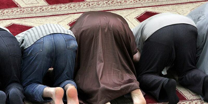 Gläubige Muslime beim Gebet in einer Moschee (Archiv) - Foto: über dts Nachrichtenagentur