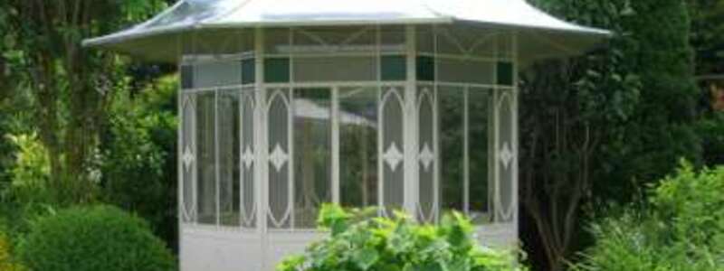 Formschöner Garenpavillon aus Metall - Foto: Wolfang Wenzel, Gartenkunst